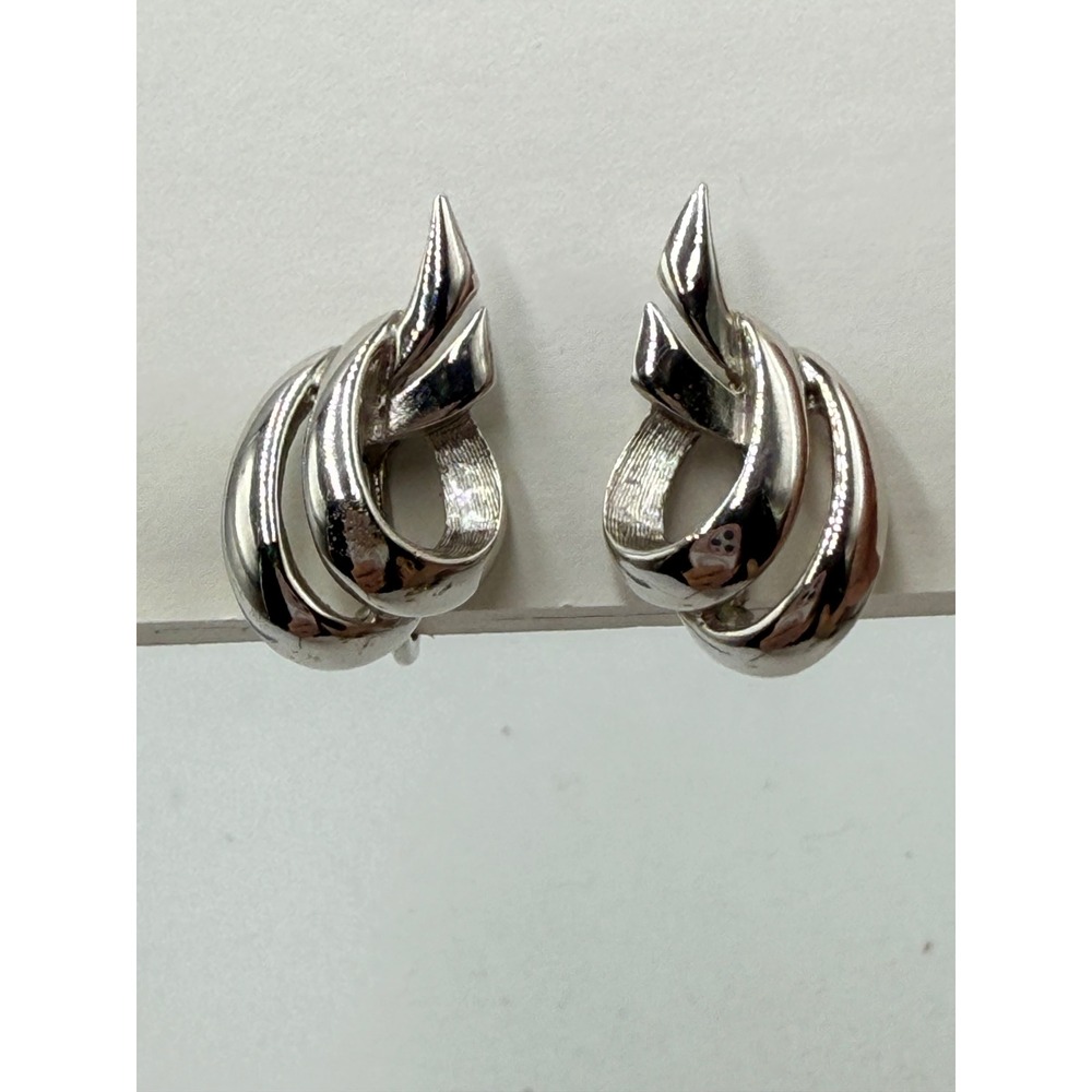 Trifari Clip On Earrings Womens Silver Excellent Vintage  Swirl